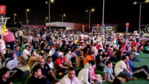 Чемпионат мира по футболу: торговый центр в Дубае превратил крышу в стадион для болельщиков