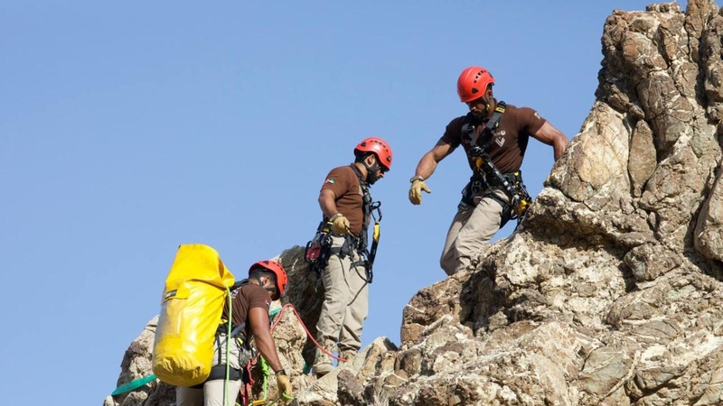 Полиция Дубая спасла семью из шести человек, потерявшуюся в горах