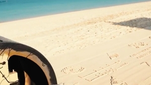Смотрите: Дубай «печатает» сообщения на песке для любителей пляжного отдыха