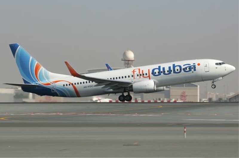 Самолет Дубай-Тбилиси совершил экстренную посадку в Баку