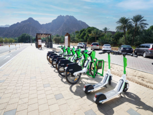 Исследуйте горные районы Дубая на велосипеде или электронном скутере