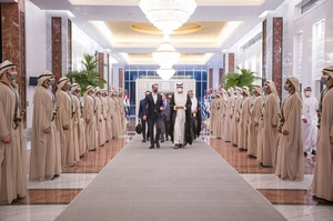 Премьер-министр Греции прибыл с официальным визитом в ОАЭ
