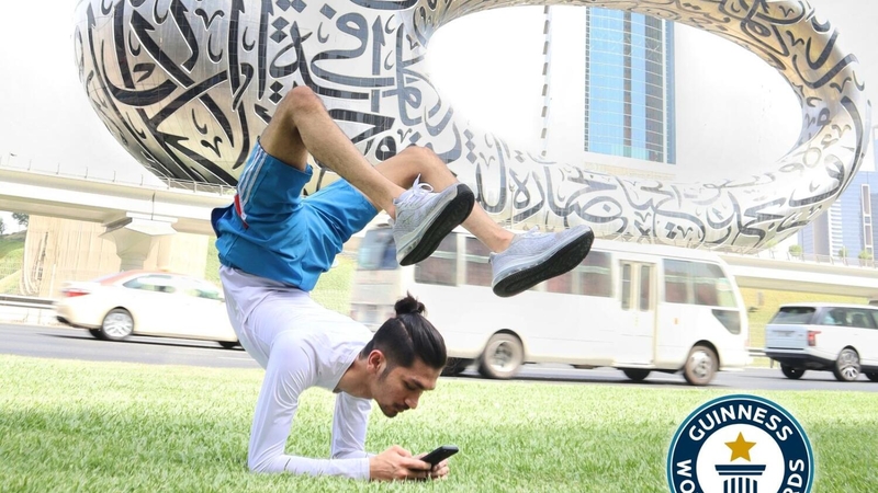 Житель Дубая побил мировой рекорд Гиннеса, удерживая сложную позу йоги в течение 29 минут
