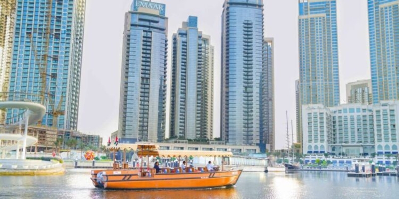 Исследуйте Дубай-Марину и остров Блууотерс на водном автобусе Дубая.