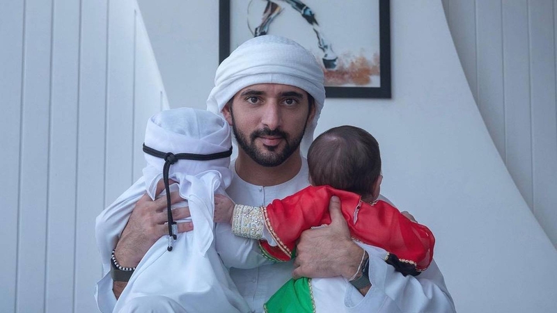Шейх Хамдан празднует первый день рождения близнецов