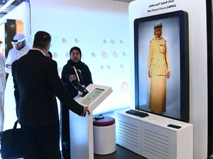 Полиция Дубая внедряет инновации с помощью искусственного интеллекта и футуристических гаджетов