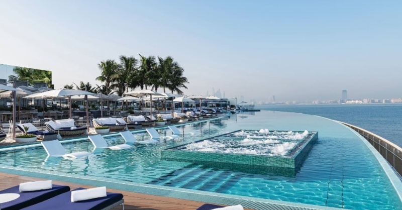 Почувствуйте роскошь: 8 лучших дней у бассейна в Дубае