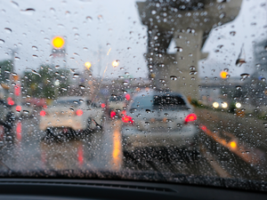Суровые погодные условия в Дубае: что делать, если ваш автомобиль поврежден