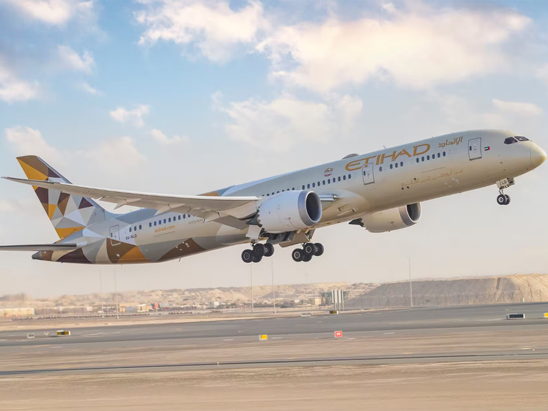 Etihad Airways объявляет распродажу «Черная пятница» для путешественников из ОАЭ