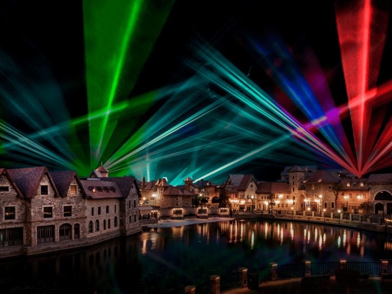 Зрелищное лазерное шоу осветило небо Дубая в честь Национального дня ОАЭ