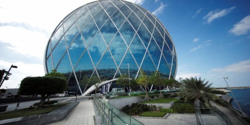 Девелопер из ОАЭ Aldar приобретает Лондонскую площадь в Великобритании