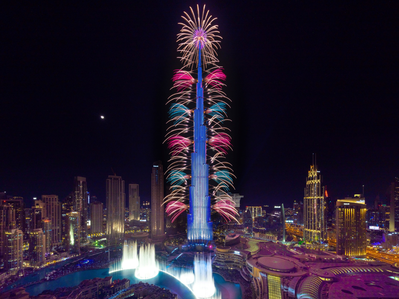 Бурдж-Халифа в Дубае готовится к зрелищному празднованию Нового года