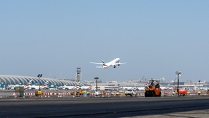 Ремонт взлетно-посадочной полосы в Дубае обещают завершить через 12 дней