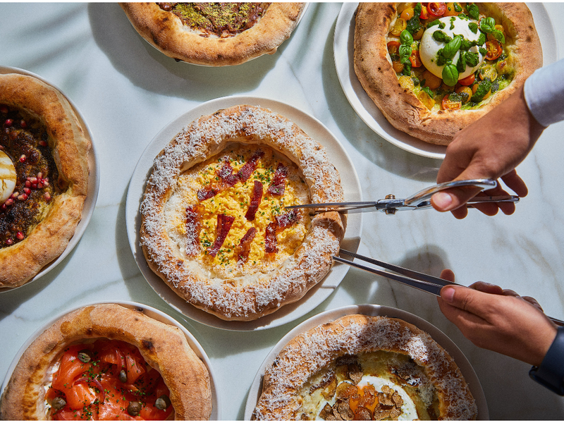 Дубайский ресторан Monno представляет инновационную пиццу на завтрак