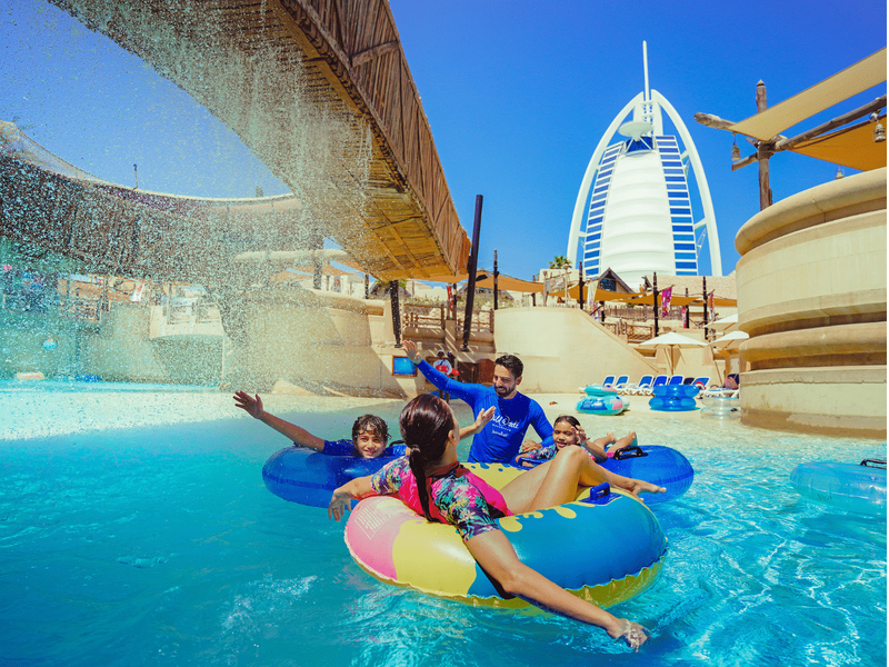 Насладитесь впечатлениями в аквапарке Wild Wadi в Дубае, воспользовавшись потрясающими скидками.