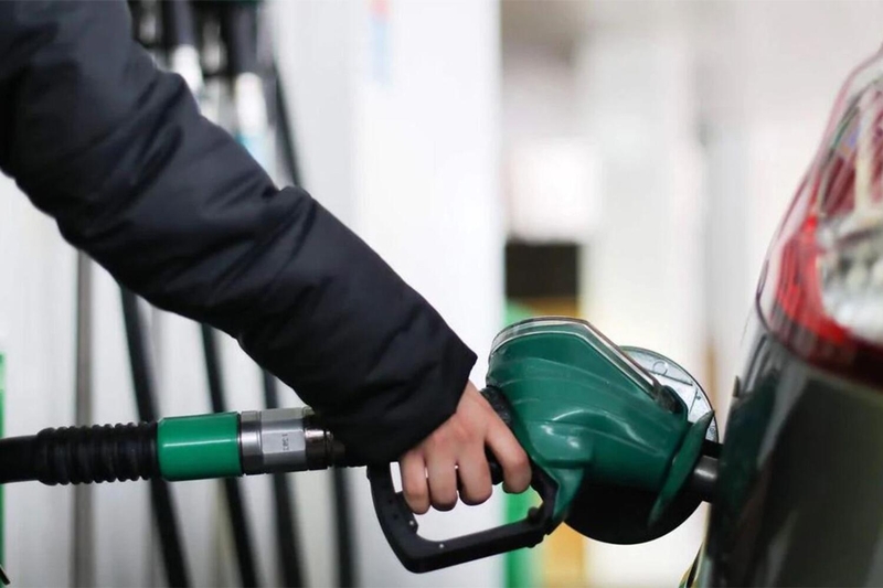 В ОАЭ объявлены цены на бензин и дизельное топливо на июль 2022 года