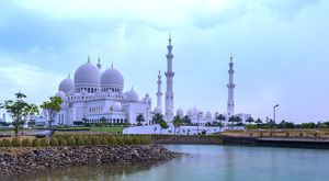 ОАЭ объявляют даты праздника Ид аль-Фитр на 2024 год