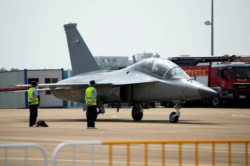 ОАЭ закупит у Китая истребители L-15 Falcon