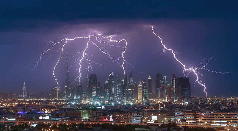 Институты Дубая продолжают дистанционное обучение из-за погодных условий