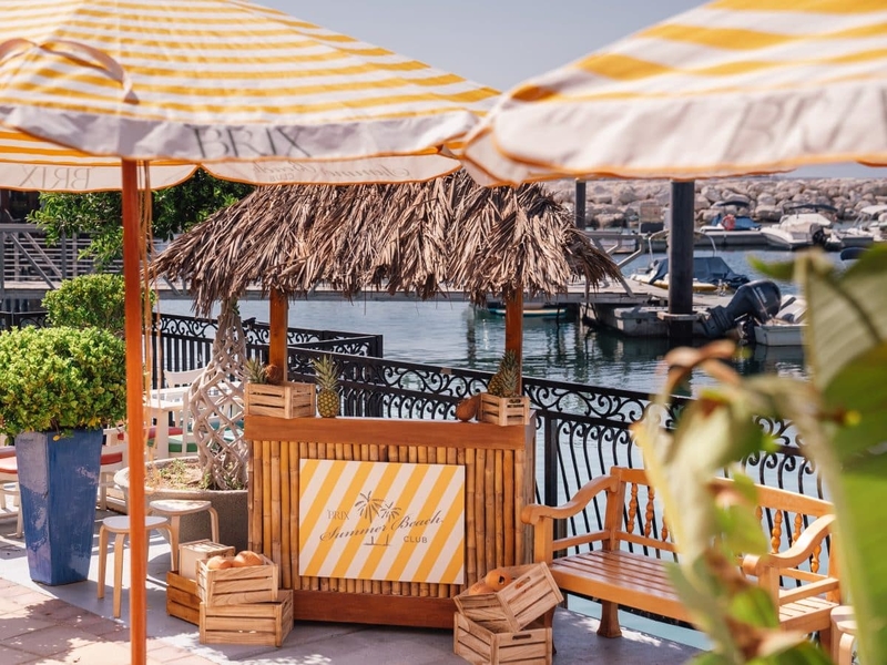 Дубайское кафе Brix на лето превращается в пляжный клуб