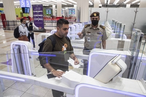 Пассажиров призвали регистрироваться на смарт-гейтах в аэропорту Дубая