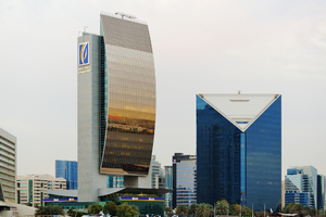 Крупнейший банк Дубая повысил зарплату сотрудникам в связи с инфляцией - источники