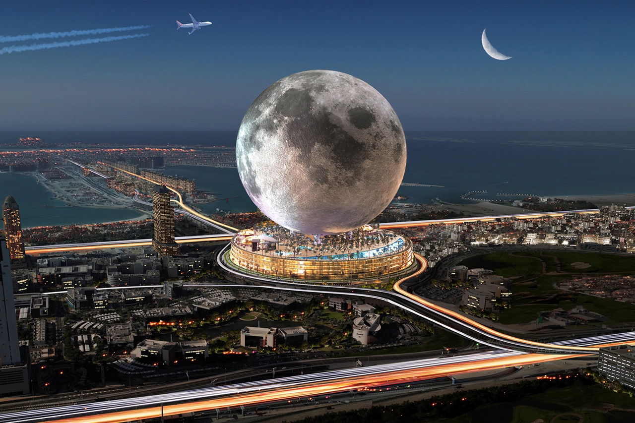 Луна в Дубае