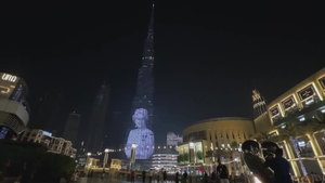 Бурдж-Халифа в Дубае засветилась изображением королевы Елизаветы