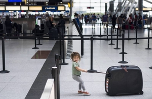Жители ОАЭ находятся в списках ожидания на рейсы в Великобританию, поскольку цены остаются заоблачными