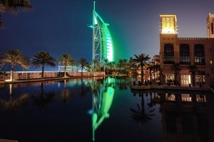 Дубай: салюты, скидки до 75%, предложения отелей в честь празднования Национального дня Саудовской Аравии