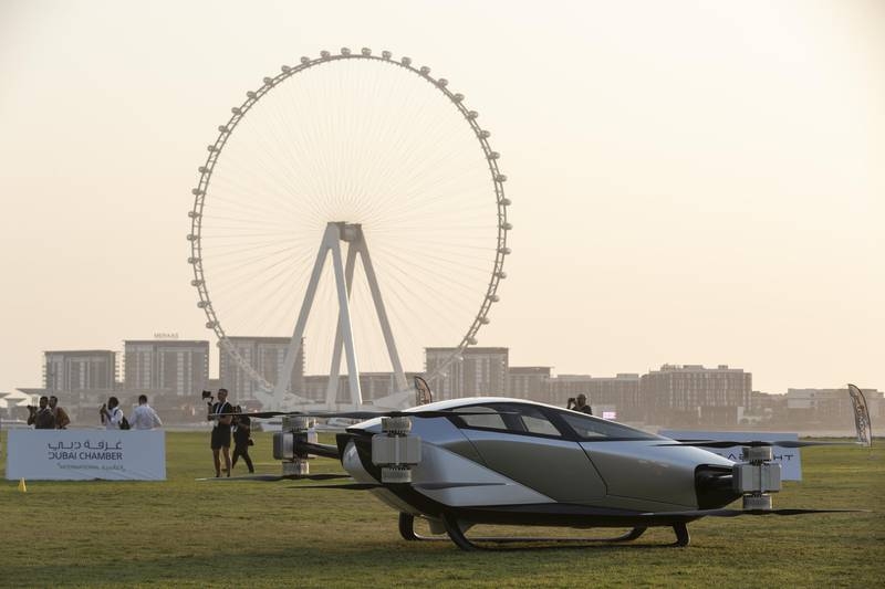В Дубае демонстрируют двухместный летающий автомобиль