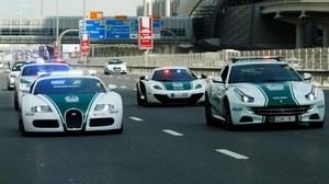 Полиция Дубая арестовала водителей участвовавших в уличных гонках
