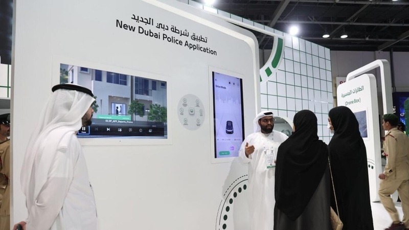 Полиция Дубая запускает новую версию приложения на семи языках