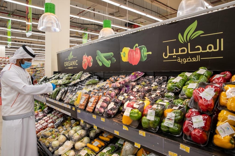 ОАЭ: ритейлерам не разрешено повышать цены на 9 основных товаров без разрешения