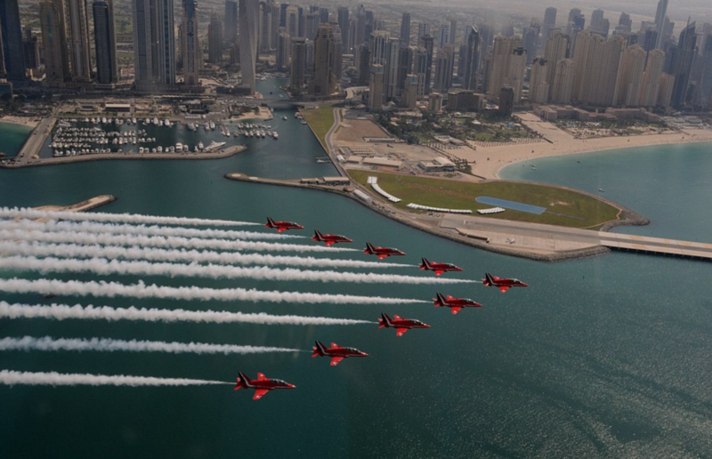 Сегодня небо Дубая украсит пролет RAF Red Arrows, элитная пилотажная группа Великобритании